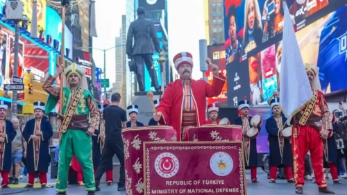New York'ta mehteran rüzgarı! Times Meydanı Türk ezgileriyle yankılandı