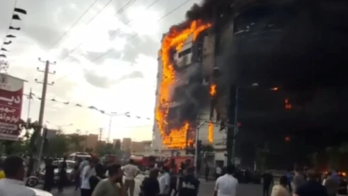 İran’da AVM’de yangın faciası!