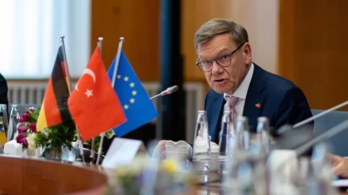 Alman Bakan Wadephul'dan Türkiye'ye övgü: Türkiye çatışma bölgeleri üzerinde önemli etkiye sahip