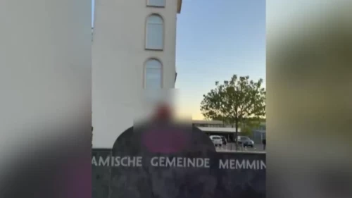 Almanya'da camiye alçak saldırı: Caminin girişini kirletip kutsal sembolleri hedef aldılar