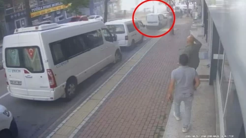 Bursa'da feci kaza! Sürücü park halindeki 6 aracı hurdaya çevirdi