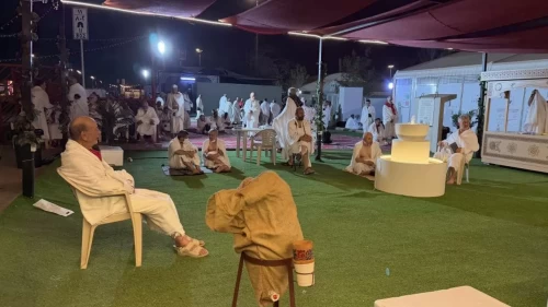 Milyonlarca hacı adayı vakfe için toplandı