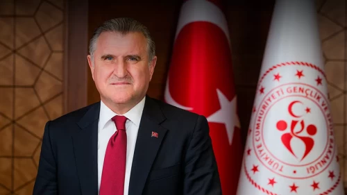 Türk sporunda bir ilk! Bakan Bak 'Gurur günümüz' diyerek tebrik mesajı yayımladı