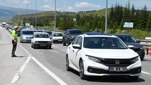 43 ilin 'kilit kavşağı'nda bayram trafiği yoğunluğu yaşandı!
