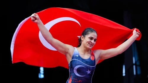 Özdenur Özmez’den tarihi rekor