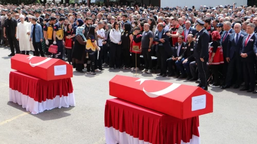 Acı haberler peş peşe geliyor! Şehit polisin cenazesinde fenalaşan adam öldü