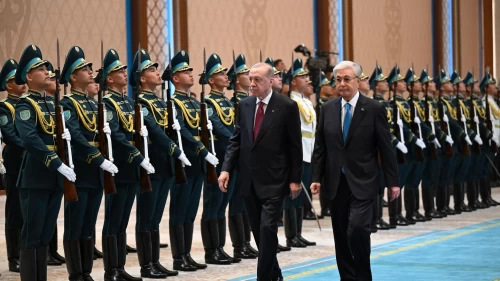 Cumhurbaşkanı Erdoğan, Kazakistan'da! Resmi törenle karşılandı