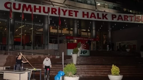 CHP Genel Merkezi’nde hareketli gece: Temizlik yapıldı