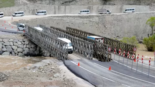 Hakkari-Van kara yolunda ikinci panel köprü trafiğe açıldı