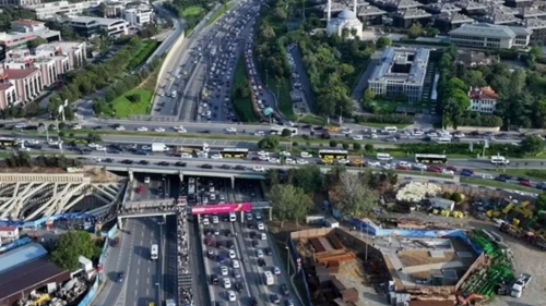 Birçok noktada trafik kontrollü sağlanıyor