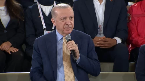 Cumhurbaşkanı Erdoğan: Gençlerimizle kol kola, omuz omuza yürümeyi sürdüreceğiz