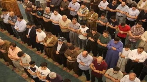 Kerkük'te bayram namazı kılındı! Camiler doldu taştı