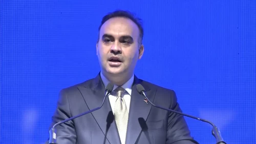 Bakan Kacır girişimcilere müjdeyi verdi: 300 milyon dolarlık dev fon devreye giriyor!