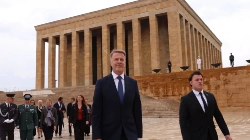 AB Türkiye Delegasyonu Büyükelçisi Aivo Orav’dan Anıtkabir’e ziyaret