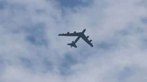 ABD'ye ait düşen B-52 bombardıman uçağındaki 8 kişinin hayatını kaybettiği değerlendiriliyor
