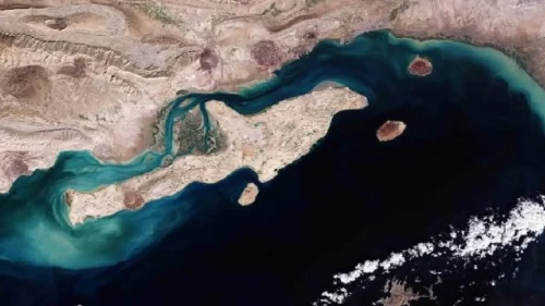 Son Dakika: ABD ve İran arasında topyekun savaş! Gemiler ve üsler vuruldu