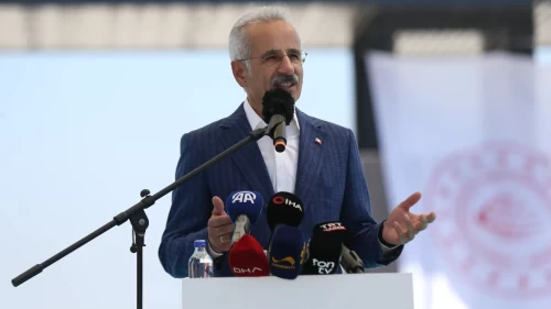 Ulaştırma Bakanı Uraloğlu'ndan denizcilikte dev hamle: Yeni Gelibolu İskelesi hizmete açıldı