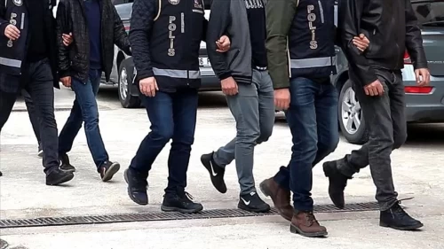 Yurt dışına kaçmak isteyen FETÖ şüphelilerine darbe! 7 kişi yakalandı