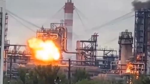 Ukrayna, Moskova Petrol Rafinerisi'ni İHA'larla vurdu!