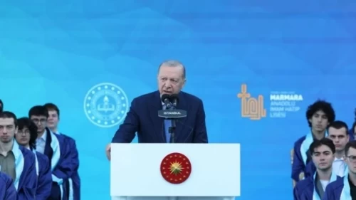 Cumhurbaşkanı Erdoğan torununun mezuniyet sevincine ortak oldu