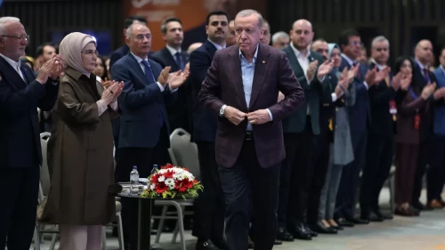 Cumhurbaşkanı Erdoğan için hazırlanan 'Efsane Büyük Başkan' şarkısı ilk kez dinletildi