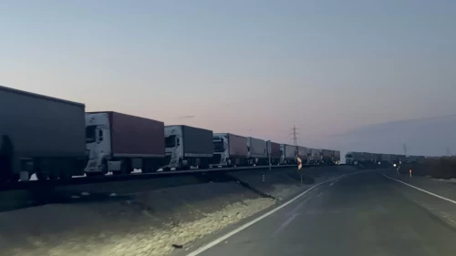 İran ve Nahçıvan sınırında araç kuyruğu büyüyor