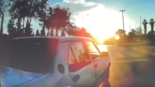 Trafikte sinirlerine hakim olamadı!