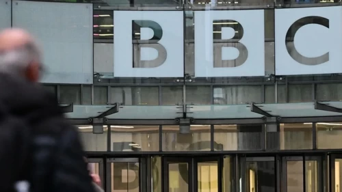 BBC’de büyük küçülme: 500 milyon sterlinlik tasarruf planı kapsamında yüzlerce kişi işten çıkarılacak