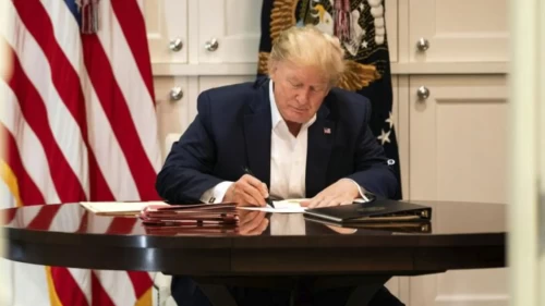 Trump'tan yapay zeka devrimi: 'Önce Amerika' vizyonuyla küresel hakimiyet hamlesi!