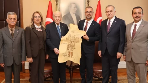 MHP Isparta Teşkilatı'ndan Ankara çıkarması! MHP Lideri Bahçeli'ye özel hediye takdim ettiler