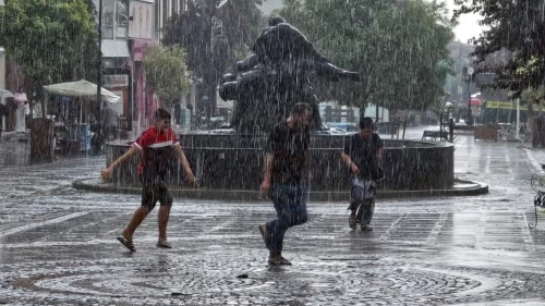 Trakya için kuvvetli yağış alarmı! Meteoroloji saat verip uyardı