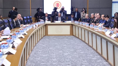 Uzman erbaş ve erlere kamu yolu! Komisyonda kabul edildi