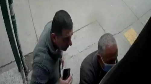 ATM'de yardım bahanesiyle hırsızlık! El çabukluğuyla paraları cebine indirdi