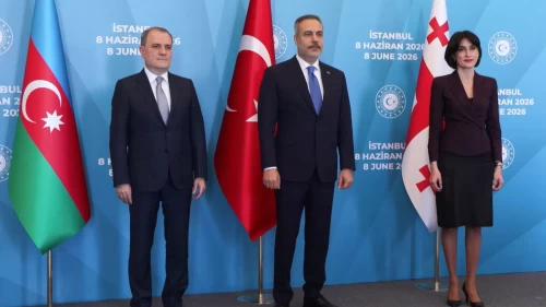 Üçlü dışişleri bakanları zirvesi İstanbul'da başladı!