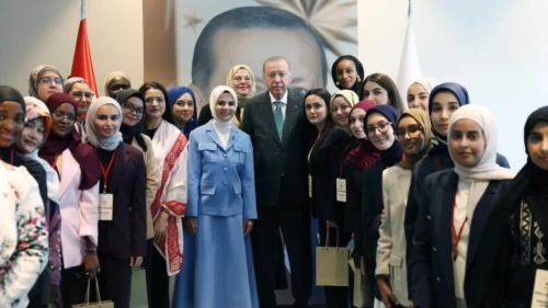Cumhurbaşkanı Erdoğan, Genç Müslüman Kadınlar Liderlik Programı katılımcılarını kabul etti