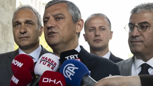 Fezleke ve FETÖ iddialarıyla başı dertte olan Özgür Özel, yine yabancı ülkelerin yolunu tuttu! Bakın bu kez kimi kime şikâyet etti!