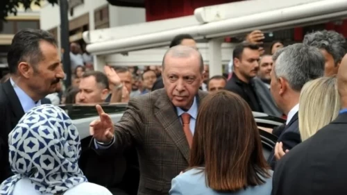 Cumhurbaşkanı Erdoğan Edirne’de bir kafede vatandaşlarla bir araya geldi