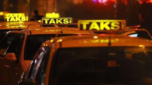 Taksicinin yaptığı polisin gözünden kaçmadı: Turisti kazıklayan şoföre ceza yağdı!
