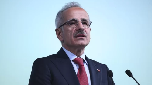 Hürmüz'de mahsur kalan gemilerde kaç Türk var? Bakan Uraloğlu açıkladı