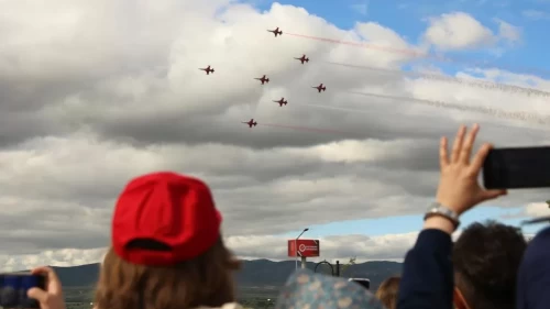 Türk Yıldızları yine göz kamaştırdı! Vatandaşlar ilgiyle izledi