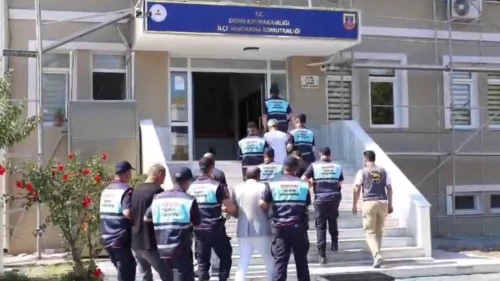 Uyuşturucu satıcılarına eş zamanlı baskın! Çok sayıda silah ve yasaklı madde ele geçirildi