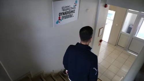 15 yaşındaki uyuşturucu bağımlısı annesinin tavsiyesi üzerine kurtuldu!