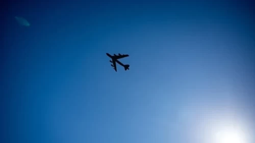 ABD'ye ait B-52 bombardıman uçağı California'da düştü