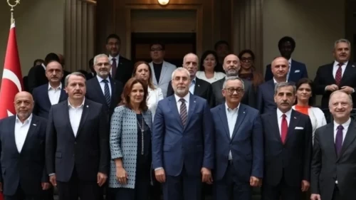 Bakan Işıkhan, Cenevre'de işçi, işveren ve memur temsilcileriyle bir araya geldi
