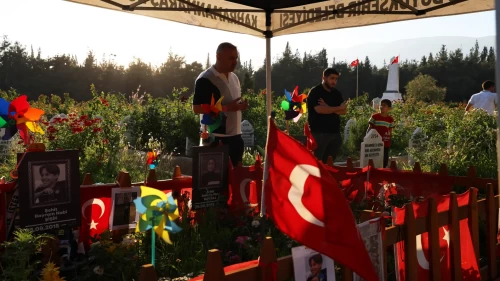 Kahramanmaraş'ta buruk Babalar Günü: 'Sofrada olmayınca içim sızlıyor'