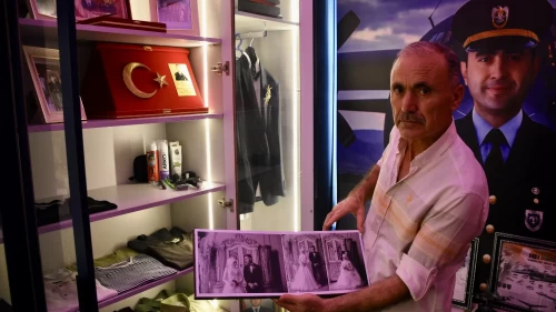 Şehit babasından yürek burkan vefa: Oğlunun hatırasını evine sığdırdı
