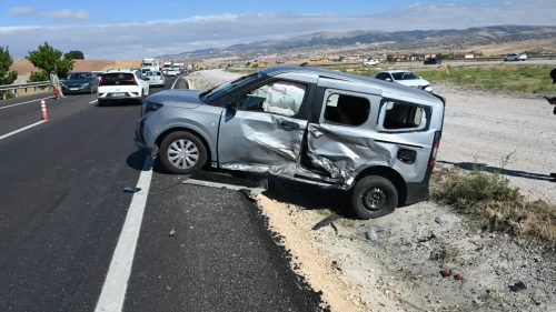 Kırıkkale'de 4 aracın karıştığı zincirleme kaza: 2'si çocuk 3 yaralı
