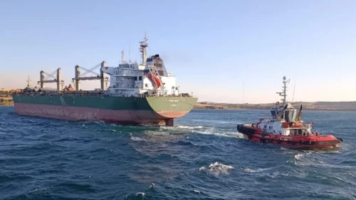 Çanakkale Boğazı'nda dev gemi karaya oturdu