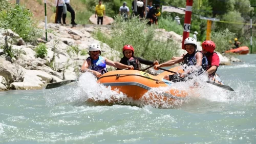 180 sporcu Türkiye Şampiyonası için kürek çekti