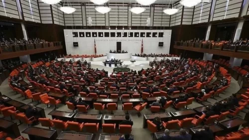 TBMM'de kritik torba yasa! Ehliyet, emekli maaşı, PTT ve havacılıkta büyük değişim
